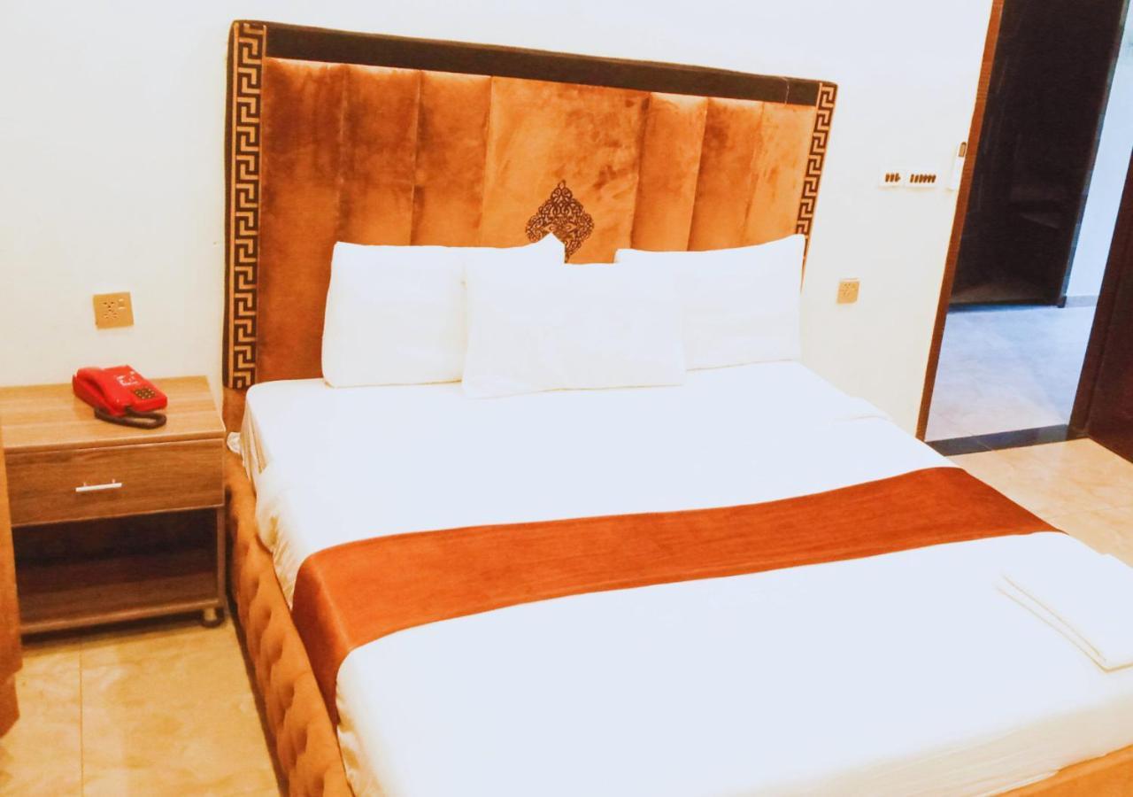 Hotel Day In Emporium Lahore Exterior foto